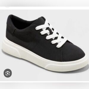 Mad Love Sia sz 10 Black and White Sneakers trainers canvas